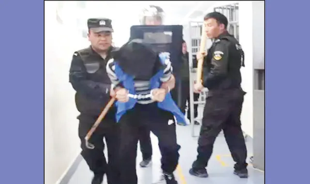 ଚୀନ୍‌ରେ ମୁସ୍‌ଲିମଙ୍କୁ ବର୍ବର ନିର୍ଯାତନାର ଦସ୍ତାବିଜ୍‌ ଲିକ୍‌: ଗଣଦୁ‌ଷ୍କର୍ମ, ହାତ-ପାଦରେ ବେଡ଼ି, ଖସିବାକୁ ଚେଷ୍ଟାଗଲେ ଗୁଳି