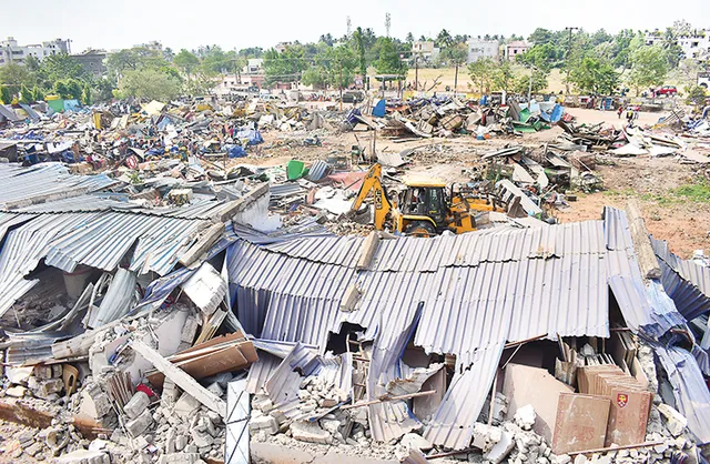 ଭିଏସ୍‌ଏସ୍‌ ନଗର, ଗ‌ଣେଶ ମଣ୍ଡପ ହାଟକୁ ନେଇ ବିବାଦ: ବ୍ୟବସାୟୀଙ୍କ ସଂଖ୍ୟାକୁ ନେଇ ଖେଳ