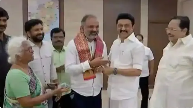 ରାଜୀବ ଗାନ୍ଧୀଙ୍କ ହତ୍ୟାକାରୀଙ୍କୁ ତାମିଲନାଡୁ ମୁଖ୍ୟମନ୍ତ୍ରୀ ସ୍ୱାଗତ କରିବା ଆମ ସଂସ୍କୃତିରେ ନାହିଁ: ଶିବସେନା