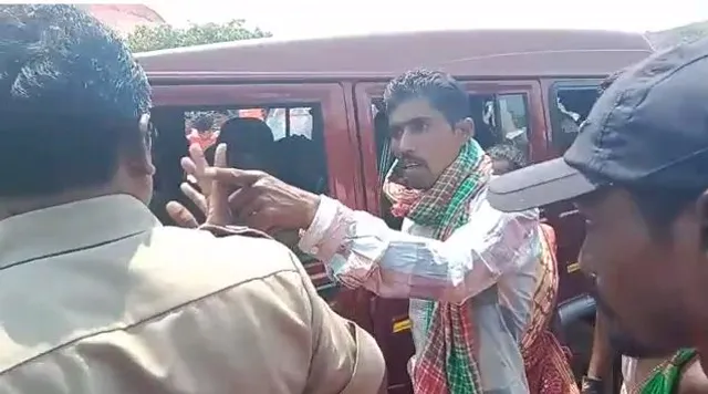 କୋରାପୁଟରେ ପୁଲିସକୁ ଆକ୍ରମଣ ମାମଲା: ଦୁଇ ଗାଁ ପୁରୁଷଶୂନ୍ୟ, ୬ ଜଣଙ୍କୁ ଉଠାଇଛି ପୁଲିସ