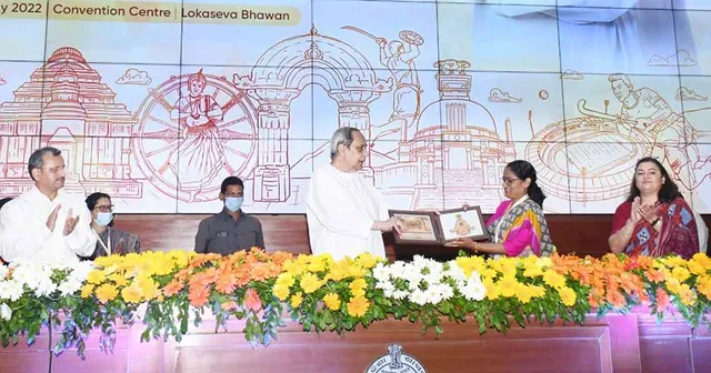 ମୁଖ୍ୟମନ୍ତ୍ରୀଙ୍କୁ ଭେଟିଲେ ୧୮୩ ଆଇଏଏସ୍‌ ଶିକ୍ଷାନବୀସ: ‘ଚାକିରିରେ ଉତ୍କର୍ଷ ହାସଲ କର, ଦେଶସେବା କର’