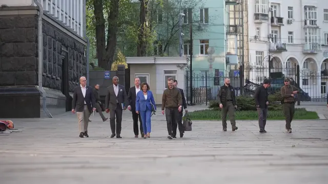 କିବ୍‌ରେ ରା‌ଷ୍ଟ୍ରପତି ଜେଲେନ୍‌ସ୍କିଙ୍କୁ ଭେଟିଲେ ଆମେରିକାର ବାଚସ୍ପତି ନାନ୍‌ସି ପିଲୋସି