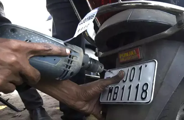 ଏଣିକି ପୁରୁଣା ଗାଡ଼ିରେ ବି ହାଇସିକ୍ୟୁରିଟି ନମ୍ବର ବାଧ୍ୟତାମୂଳକ