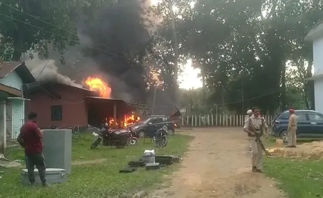 ହାଜତ ମୃତ୍ୟୁ ଯୋଗୁଁ ଆସାମ ଥାନାରେ ନିଆଁ ଲଗାଇ ଦେଲେ ଉତ୍ତ୍ୟକ୍ତ ଜନତା