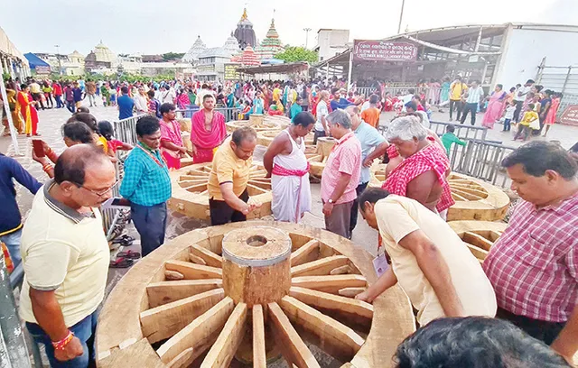 ତିନି ରଥର ନିର୍ମାଣ କାର୍ଯ୍ୟ ଯାଞ୍ଚ: ଫଟା ଚକରେ ଲାଗିବ କ୍ଲାମ୍ପ୍‌