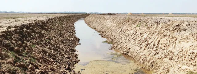 କେନାଲ ପୁନଃରୁଦ୍ଧାର ନାଁରେ ହରିଲୁଟ୍‌, ଜେସିବି ଶୁଣ୍ଢରେ ରାମ୍ପି କାମ ସାରିଦେଲେ