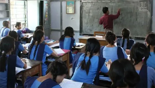 ଗଣ୍ଠିଲିରେ ବନ୍ଧା ହୋଇଛି ୫୮ହଜାର ପୁସ୍ତକ, ପରୀକ୍ଷା ଆରମ୍ଭ ହେଲା ପଛେ ୫ ହଜାର ପିଲାଙ୍କୁ ଯୋଗାଣ ନୋହିଲା