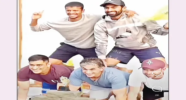 ଧୋନିଙ୍କ ପିଠିରେ ଶୁଭ୍ରାଂଶୁ