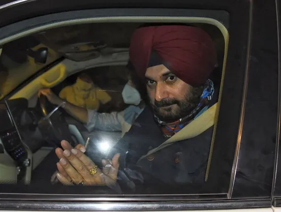 ପଟିଆଲା କୋର୍ଟରେ ଆତ୍ମସମର୍ପଣ କଲେ ସିଦ୍ଧୁ; ରହିବେ ପଟିଆଲା ଜେଲରେ