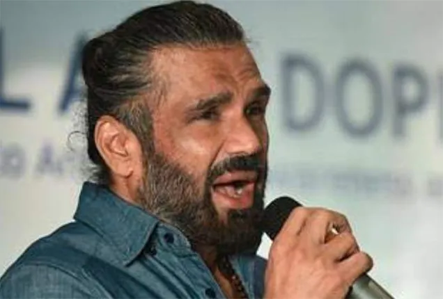 ‘ଗୁଟ୍‌କା କିଙ୍ଗ୍‌’ ଟ୍ୟାଗ୍‌ ନେଇ ସୁନୀଲ ସେଟ୍ଟିଙ୍କ ଜବାବ: ‘ଭାଇ ତୁ ଆପ୍‌ନା ଚସ୍‌ମା...’