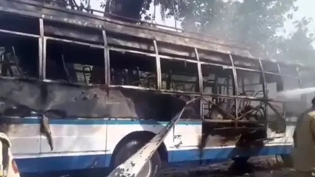 ଜମ୍ମୁ-କଶ୍ମୀରରେ ତୀର୍ଥଯାତ୍ରୀଙ୍କ ବସରେ ଲାଗିଲା ନିଆଁ: ୪ମୃତ, ୨୦ ଆହତ