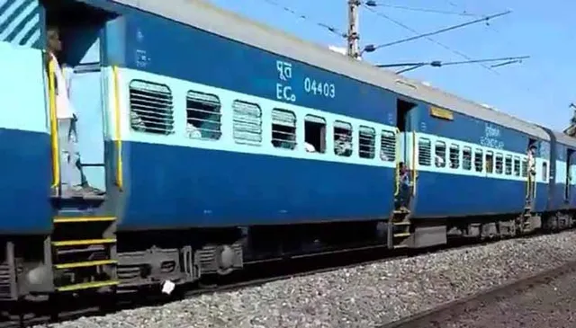 ନକଲି ଟିଟିଆଇଙ୍କୁ ଧରିଲା ରେଳବାଇ ପୁଲିସ