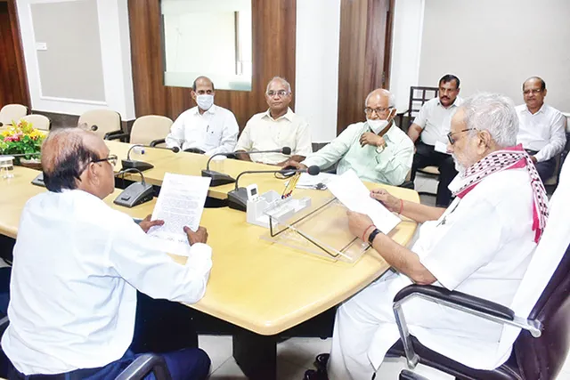 ବିବାଦରେ ଉଚ୍ଚଶିକ୍ଷା ବିଭାଗ: ରାଜ୍ୟପାଳଙ୍କୁ ଭେଟିଲେ ପୂର୍ବତନ କୁଳପତି, ପ୍ରଫେସର