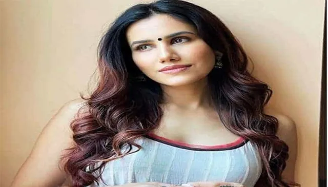 ନିଜ ଗୋଡ଼ରେ ଠିଆ ହୋଇ ଲୋକପ୍ରିୟତା ସାଉଁଟିଲେ ସୋନାଲି