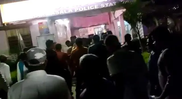 ପୁଲିସ-ବିଜେପି କର୍ମୀ ମୁହାଁମୁହିଁ; ବିଜେପି କର୍ମୀଙ୍କୁ ଘୋଷାରି ନେଲା ପୁଲିସ