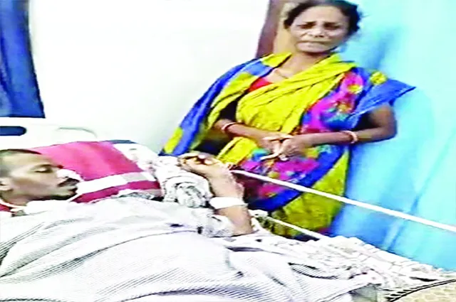 ଚିକିତ୍ସା ପାଇଁ ଅର୍ଥ ବାଧକ,ମରଣ ସହ ଲଢ଼ୁଛି ଭେଣ୍ଡିଆ ପୁଅ