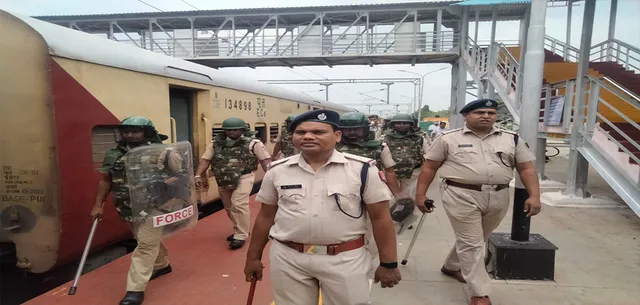 କେନ୍ଦୁଝର ଷ୍ଟେସନରେ ଫ୍ଲାଗମାର୍ଚ୍ଚ