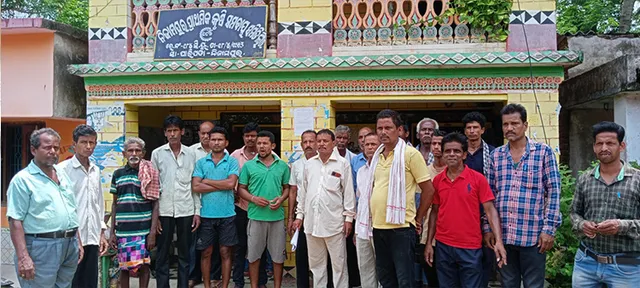 ଧାନକିଣାରେ ଅବ୍ୟବସ୍ଥା, ସମିତି କାର୍ଯ୍ୟାଳୟ ଘେରିଲେ ଚାଷୀ