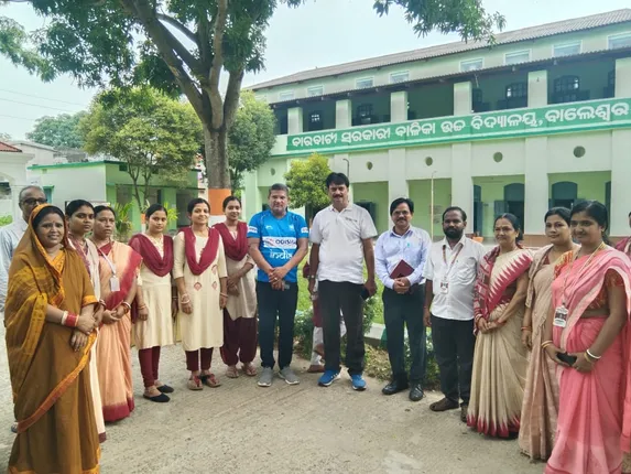 ବାଲେଶ୍ୱର ଗସ୍ତରେ ମନ୍ତ୍ରୀ: ସଦର ବିଧାୟକଙ୍କ ବାଇକରେ ବସି ସହର ବୁଲିଲେ, ସ୍କୁଲ ପରିଦର୍ଶନ କଲେ