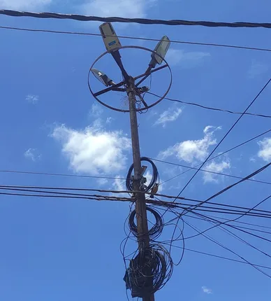 ଏଲଇଡି ଲାଇଟକୁ ମିଞ୍ଜି ମିଞ୍ଜିଆ ରୋଗ, ଦିନେ ଜଳିଲେ ଦିନେ ନାହିଁ 