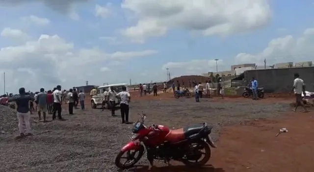 ଦୁଇ ଗୋଷ୍ଠୀ ମୁହାଁମୁହିଁ: ଲଜିଷ୍ଟିକ୍ ପାର୍କ କାମ ଜାରି