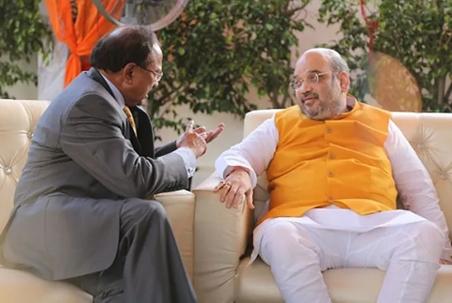 କଶ୍ମୀର  : କେନ୍ଦ୍ର ସରକାରଙ୍କ ଉପରେ ବଢୁଛି ଚାପ, ଡୋଭାଲଙ୍କୁ ଭେଟିଲେ ଗୃହମନ୍ତ୍ରୀ ଶାହା, ଶୁକ୍ରବାର ଆସିପାରେ ବଡ଼ ନିଷ୍ପତ୍ତି