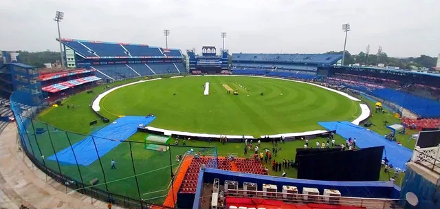 ବାରବାଟୀ ପାସ୍‌ ବି ବ୍ଲାକ୍‌! ବ୍ଲାକର୍‌ଙ୍କ ହାତରେ ଟିକେଟ୍ ଯାହାକୁ ଯେତେ