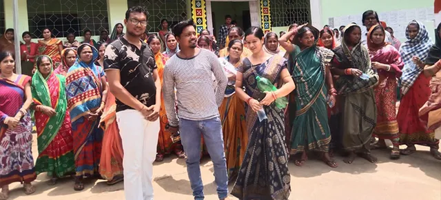 ପାଣି ସମସ୍ୟା ସମାଧାନ ଦାବି: ବ୍ଲକ୍ ଅଫିସ ଘେରିଲେ ଗ୍ରାମବାସୀ