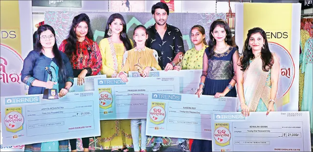 ସେଲ୍‌ଫିରେ ଅର୍ପିତା ଓ ରିଲ୍ସରେ ସାୟନ୍ତୀଙ୍କ ବାଜିମାତ୍‌