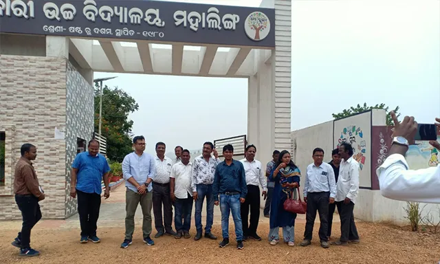 ୫-ଟି ସ୍କୁଲ ପରିଦର୍ଶନ କଲେ ଜିଲ୍ଲାପାଳ