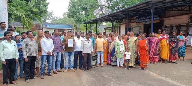 ଦୋରାଗୁଡା ନିର୍ମାଣାଧୀନ ହାଇସ୍କୁଲ କାମ ତୁରନ୍ତ ସାରିବା ଦାବିରେ ଉପଜିଲ୍ଲାପାଳ କାର୍ଯ୍ୟାଳୟ ଘେରାଉ