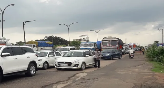 ଫାଷ୍ଟ ଟ୍ୟାଗ ଅଚଳ: ଟୋଲପ୍ଲାଜା ଦେଢ଼ଘଣ୍ଟା ଜାମ୍‌