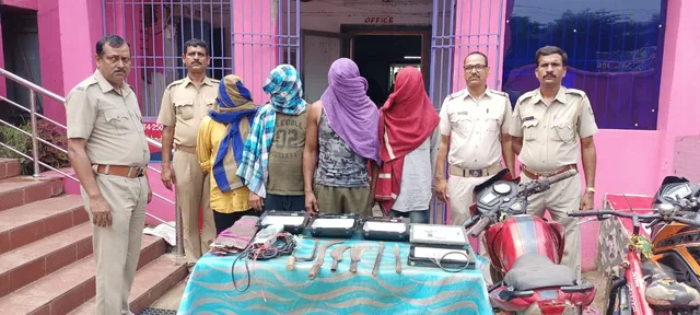 ଭଦ୍ରକରୁ ୪ ଡକାୟତ ଗିରଫ, ମାରଣାସ୍ତ୍ର ସହ ୫ ବାଇକ୍‌ ଜବତ