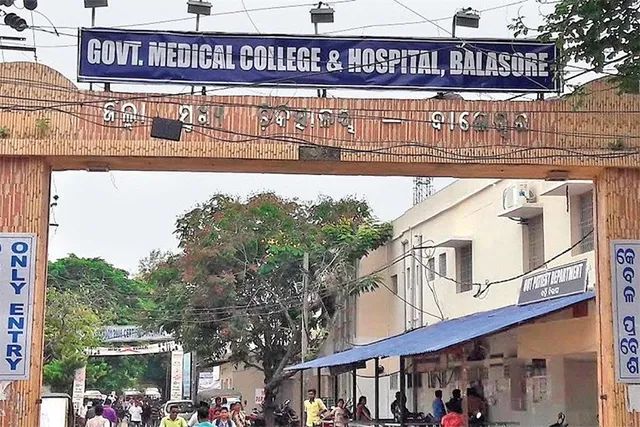 ଡାକ୍ତରଙ୍କ ଅନୁପସ୍ଥିତି ଯୋଗୁଁ ନର୍ସ କରାଇଲେ ପ୍ରସବ, ନବଜାତକର ମୃତ୍ୟୁ ନେଇ ଉତ୍ତେଜନା