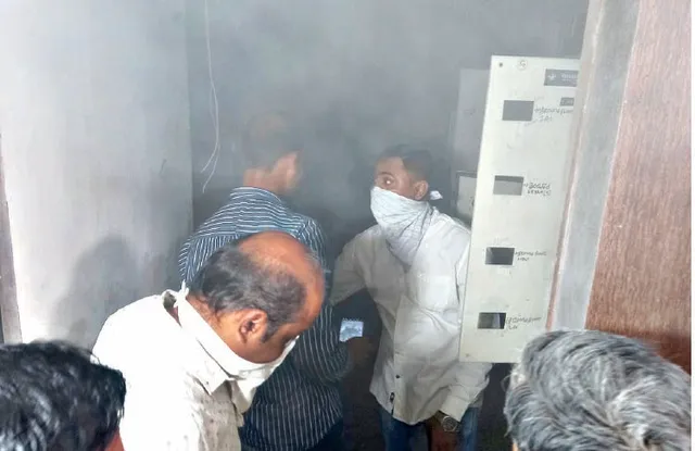 ପୁଣି କେଶରୀ ମଲ୍‌ରେ ଅଗ୍ନିକାଣ୍ଡ, ମଲ୍‌ସାରା ଧୂଆଁ, ଗ୍ରାହକ ଆତଙ୍କିତ