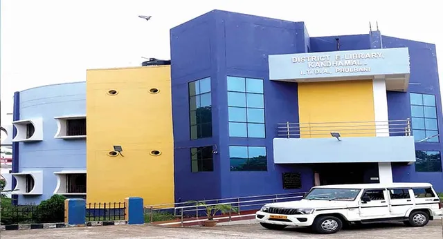 ଛାତ୍ରଛାତ୍ରୀଙ୍କ ଭବିଷ୍ୟତ ଗଢୁଛି ଫୁଲବାଣୀ ଇ-ଲାଇବ୍ରେରି