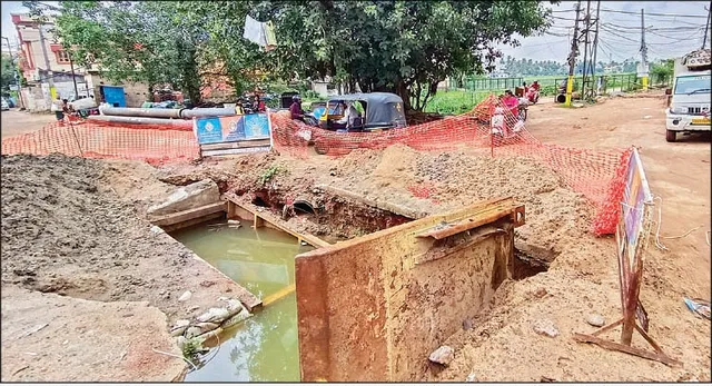 ଚିନ୍ତାମଣିଶ୍ବ ଅଞ୍ଚଳରେ ସ୍ବେରେଜ ବ୍ୟବସ୍ଥା: ଖୋଳି‌ଦେଇ ଭୁଲିଗଲେ