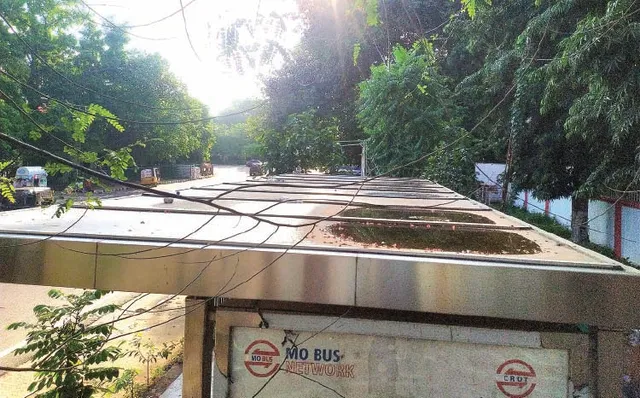 ଏଡିସ୍‌କୁ ସୁହାଉନି ତ ମୋ’ ବସ୍‌ଷ୍ଟପ୍‌ ଛାତ