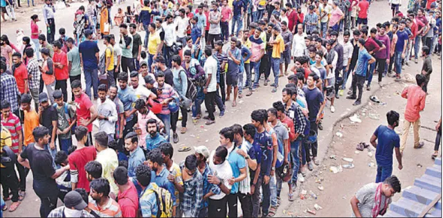 ଟିକେଟ୍‌ ପାଇଁ ଝାଳନାଳ, ୮ ଘଣ୍ଟାରେ ସବୁ ଶେଷ