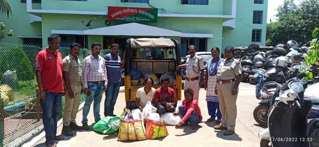 ଅଟୋରେ ଚାଲାଣ ହେଉଥିଲା ଦେଶୀ ମଦ, ୫୧୦ ଲିଟର ଦେଶୀ ଜବତ