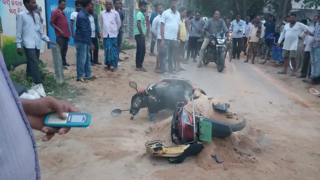 ଇଲେକ୍ଟ୍ରିକ ସ୍କୁଟରରେ ନିଆଁ, ଅଳ୍ପକେ ବର୍ତ୍ତିଲେ ଚାଳକ