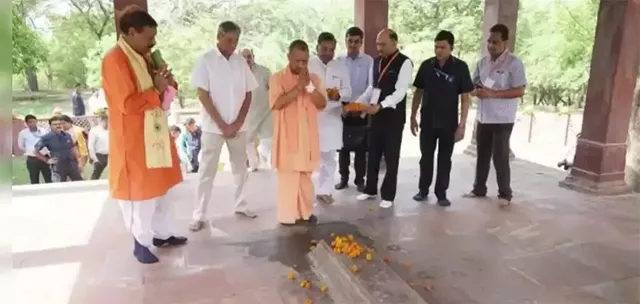 ମଥୁରାରେ କୃଷ୍ଣଙ୍କ ମୁସଲମାନ ଭକ୍ତଙ୍କ ସମାଧି ଦର୍ଶନ କଲେ ଯୋଗୀ