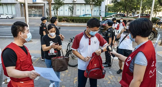 ଚାଇନିଜ୍ ଟୀକା ନେଇ ଫସିଗଲେ ଚୀନ ଲୋକ