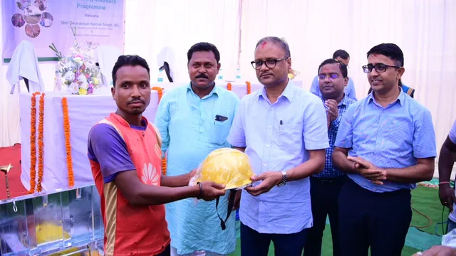 କୋଇଡ଼ା ଶିଳ୍ପ ତାଲିମ ପ୍ରତିଷ୍ଠାନର ଛାତ୍ରଛାତ୍ରୀଙ୍କ ଯିବାଆସିବା ସୁବିଧା ଲାଗି ୨ଟି ବସ୍ ସେବାର ଶୁଭାରମ୍ଭ