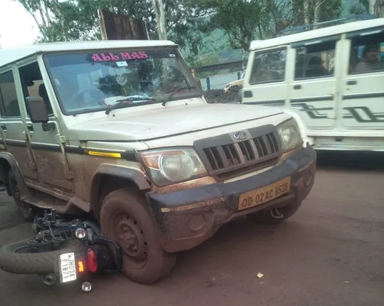 ବୋଲେରୋ ଧକ୍କାରେ ବାଇକ ଚୂରମାର