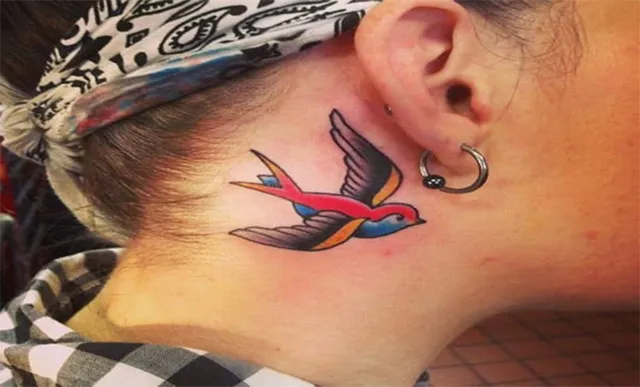 ଜୀବନରଙ୍ଗ: ଫେସନ୍‌ରେ କାନ ତଳେ ଟାଟୁ