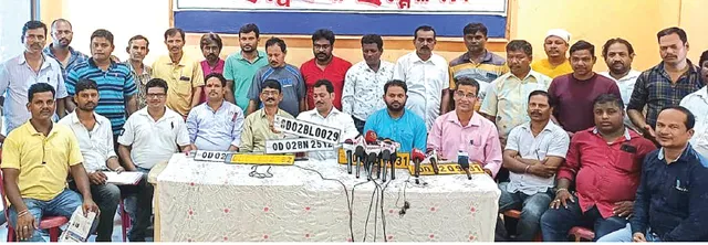 ହାଇସିକ୍ୟୁରିଟି ନମ୍ବର ପ୍ଲେଟ୍‌ ନେଇ ବଢ଼ିଲା ବିବାଦ: ଚିନ୍ତାରେ ୨୦ ହଜାର ପରିବାର