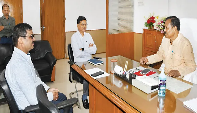 ସୂଚନା ଓ ଲୋକସମ୍ପର୍କ ମନ୍ତ୍ରୀଙ୍କୁ ସୌଜନ୍ୟ ସାକ୍ଷାତ କଲେ ବିଭାଗୀୟ ସଚିବ
