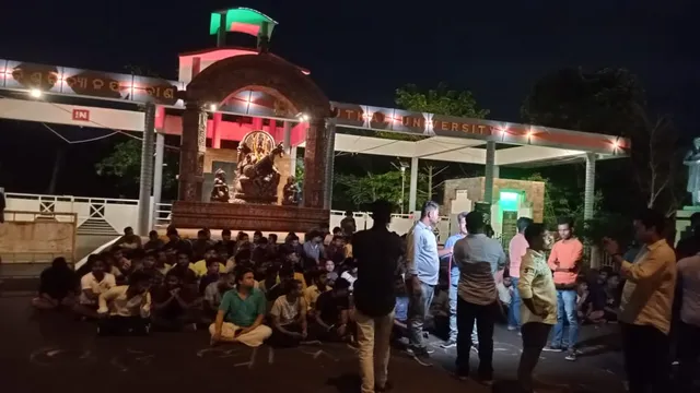 ପୁଣି ବାଣୀବିହାର ପରିସରରେ ହିଂସା; ଦୁଇ ଛାତ୍ରଗୋଷ୍ଠୀ ମଧ୍ୟରେ ହାତାହାତି, ବୁଲିଲା ଖଣ୍ଡା-ଭୁଜାଲି