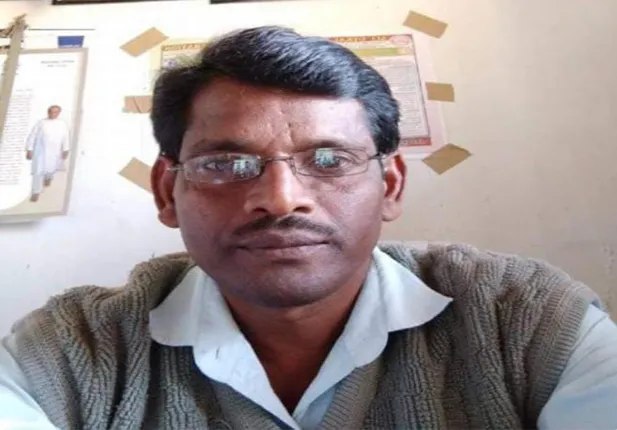 ବିଦ୍ୟାଳୟରୁ ଫେରିବା ବାଟରେ ହୃଦ୍‌ଘାତରେ ଚାଲିଗଲା ଶିକ୍ଷକଙ୍କ ଜୀବନ